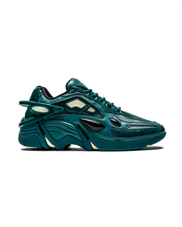 Raf simons ozweego hot sale in store